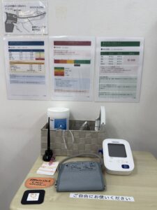 にこ薬局の無料健康ブース(血圧計・握力計・パルスオキシメーターとスマホ連動NFCシール)